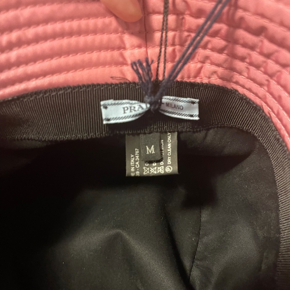 BRAND NEW BUCKET HAT.

NEVER WORN - Picture 8 of 9